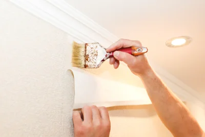 Pose de papier peint à Montbizot — revêtements muraux et toiles de verre